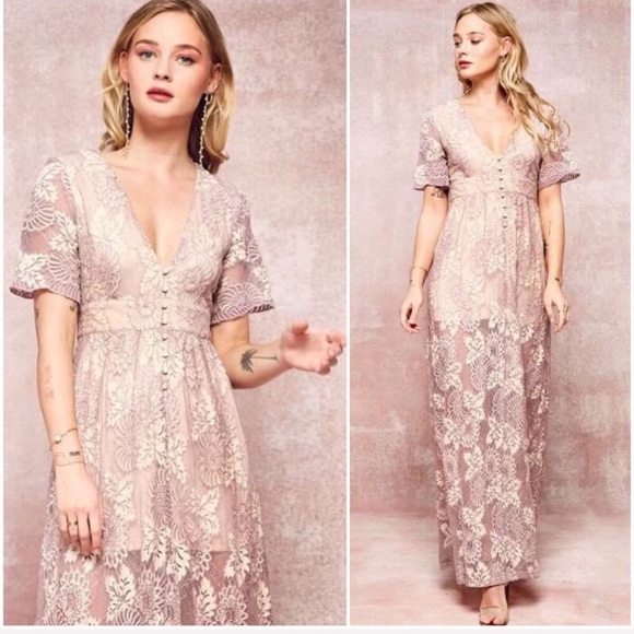 La Vie Est Belle | Ethereal Lace Lavender Dress - Picture 7 of 8